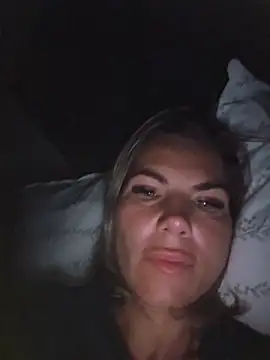 FeliciaKrige live cam on StripChat
