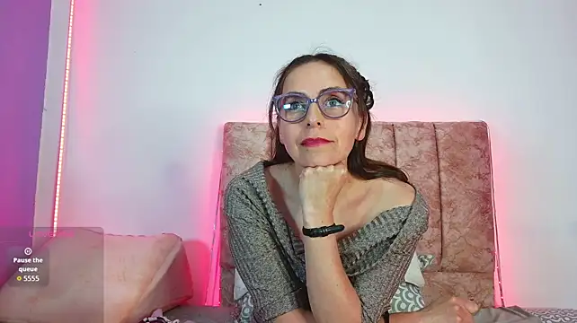 Ava_Raye live cam on StripChat