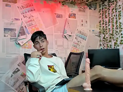 heiden_hot_ (M twink) - show cum one boy in public