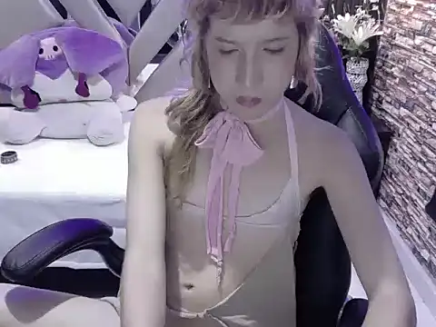 vivienne_hadi live cam on StripChat