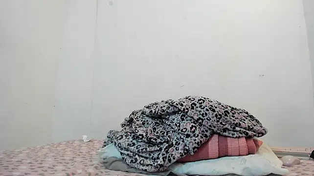 Melaniegirl17 live cam on StripChat