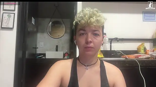 kittyfitty29 live cam on StripChat