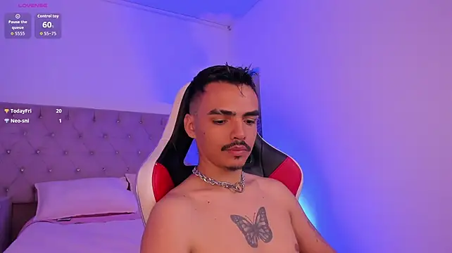 NicoKingg1_ live cam on StripChat
