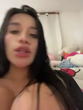 Emmily_19 live sex cam