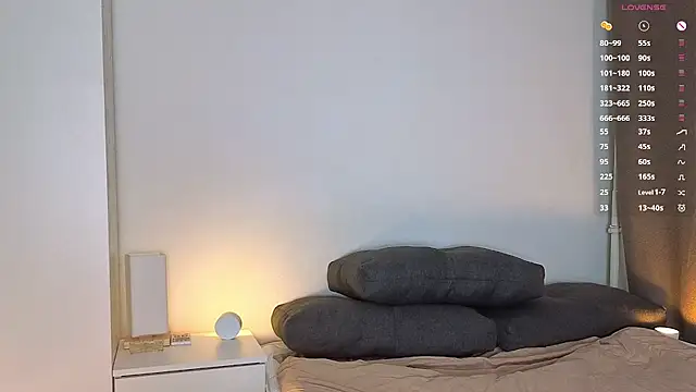 Mirrrra1 live cam on StripChat