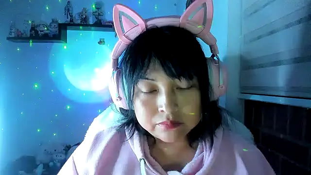 Shaddycute_ live cam on StripChat