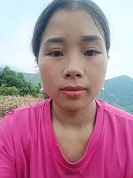 HeresThuy22 live cam on StripChat