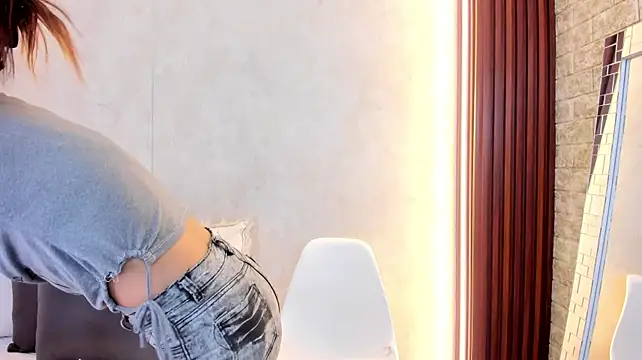 saly-beneth live cam on StripChat