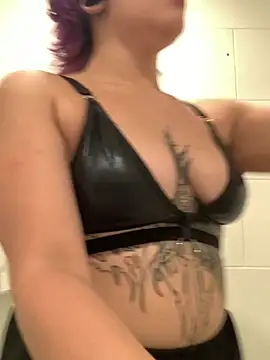 Hanna-Winchester live cam on StripChat