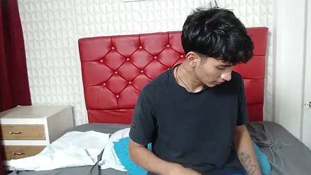 Zayn_Moretti live cam on StripChat