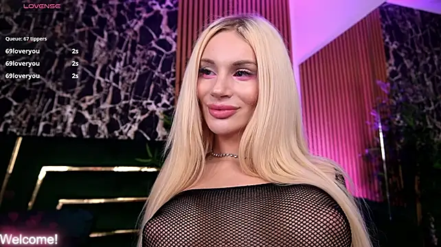BarbieKara live cam on StripChat