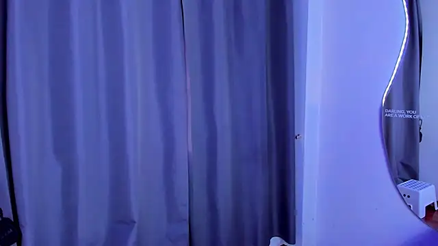 Miia002 live cam on StripChat