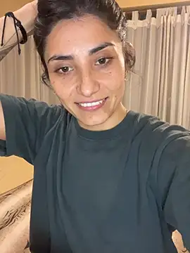 IsabellaGonzalez live cam on StripChat