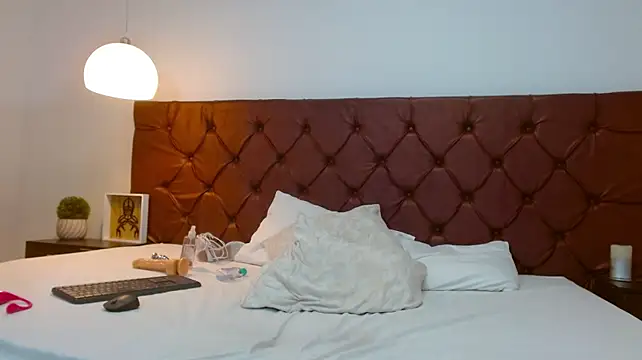 MelodyMansson live cam on StripChat