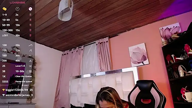 LiaTaylorr live cam on StripChat