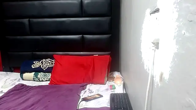 AfricanCurves22 live cam on StripChat