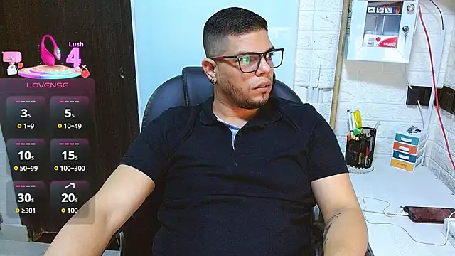 Realjoel01 live cam on StripChat