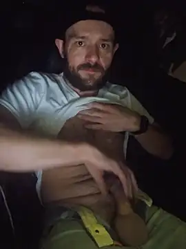 Spunwhiteboy317 live cam on StripChat