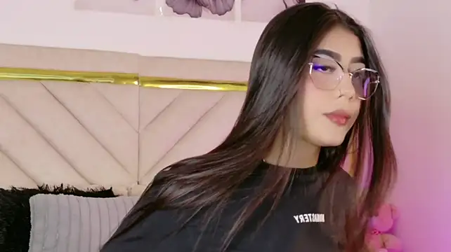 sweett_melodyy live cam on StripChat