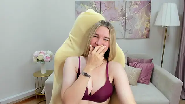 RoxyReignn live cam on StripChat