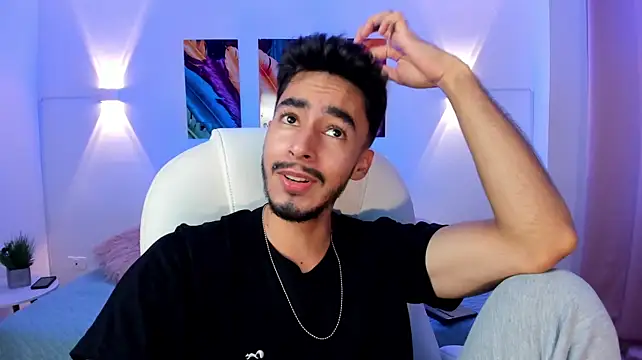 FelipePalace live cam on StripChat