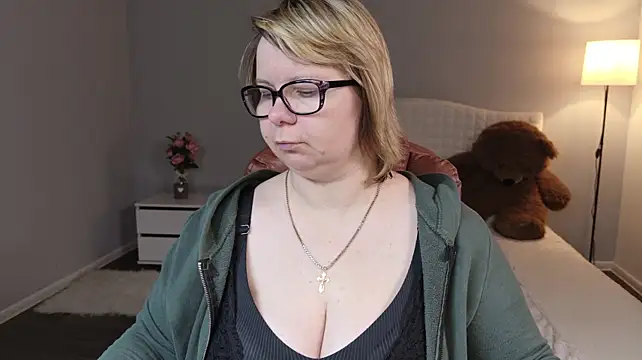 BonnnyBoobsy live cam on StripChat