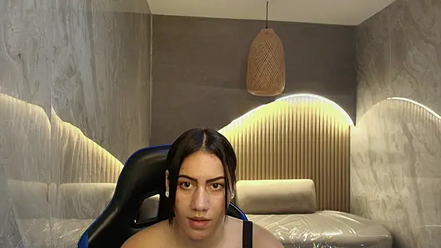 ayla_vesper_r live cam on StripChat
