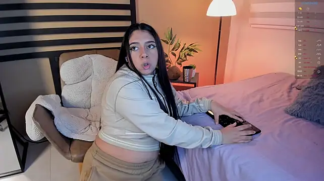 luna_cute__ live cam on StripChat