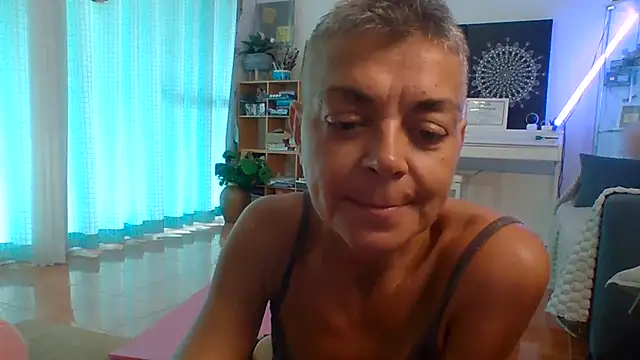 Tan_Lao live cam on StripChat