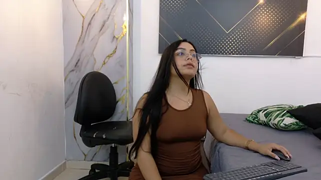 Antonella_Gomez75 live cam on StripChat