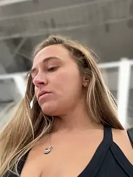 lunagirl13 live cam on StripChat
