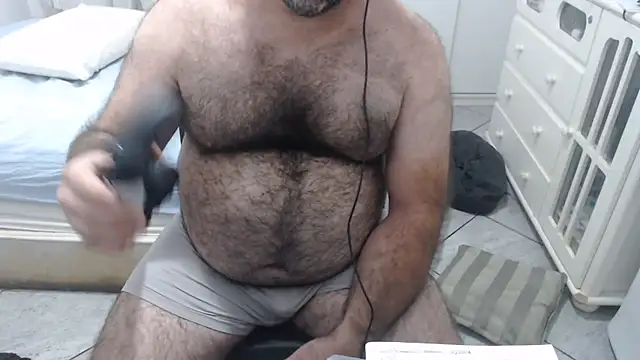 MysterBearMG live sex cam