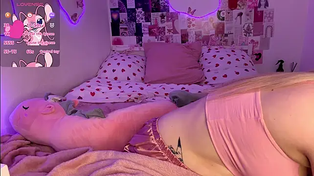 SweetieAri live cam on StripChat