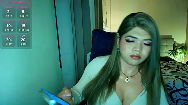 AlloraMarie live cam on StripChat