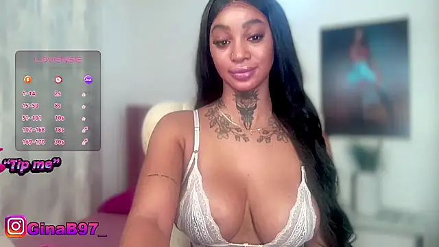 GinnaBolton live cam on StripChat