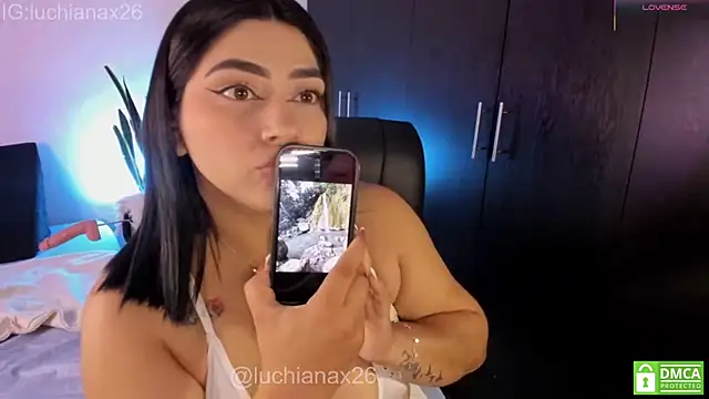 lucy2606 live cam on StripChat
