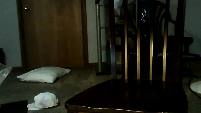 WyattL96 live cam on StripChat
