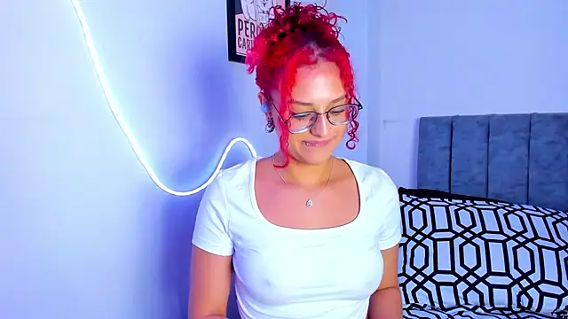 Miia002 live cam on StripChat