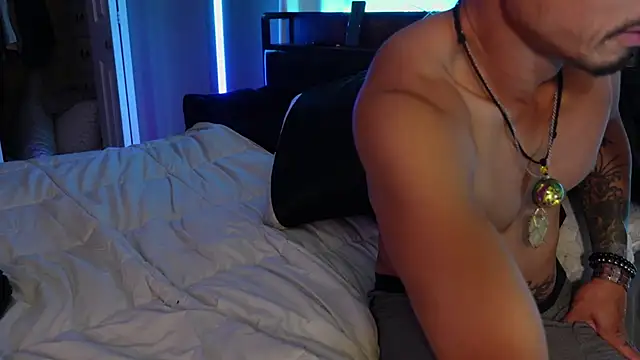 Ghost11_11 live cam on StripChat