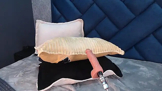 shanthal_bllizz live cam on StripChat