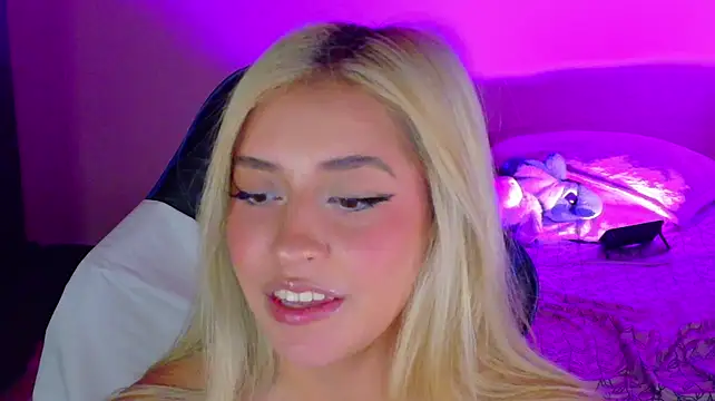 saradiazxxx live cam on StripChat