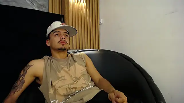 Bastian_Fox_ live cam on StripChat