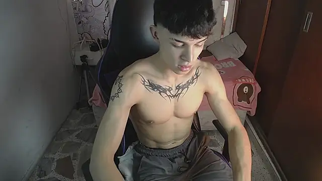 Liom_Gym live cam on StripChat