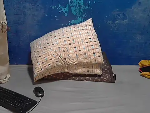 hotchilimom live cam on StripChat