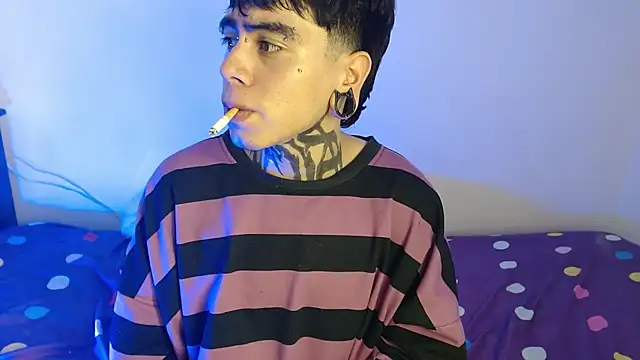 smoker_kenny live cam on StripChat