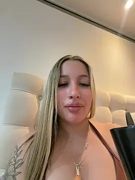 Mialunaxx live sex cam