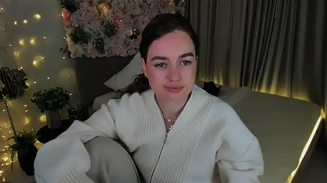 MiracleCurly live cam on StripChat