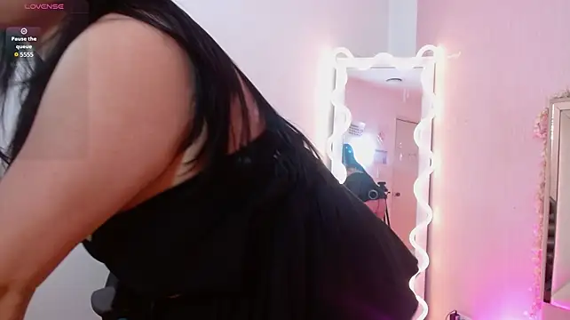 ALESIAMOON_TAY live cam on StripChat