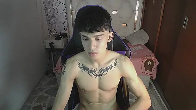 Liom_Gym live cam on StripChat
