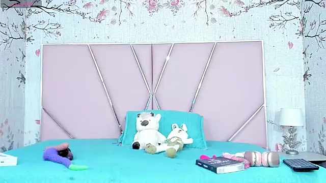 SafiroAgataaa live cam on StripChat